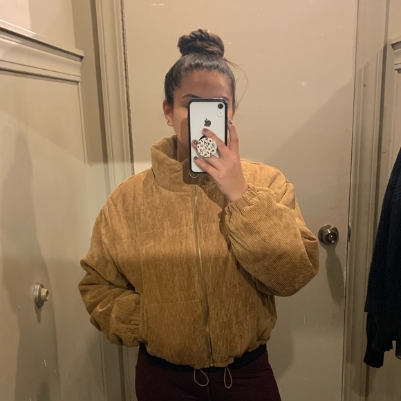 Meet your Posher, Yesenia - Picture 1 of 1